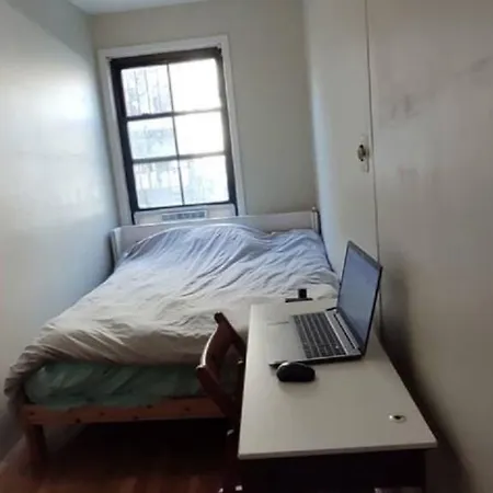 Central & Affordable Williamsburg Small Room